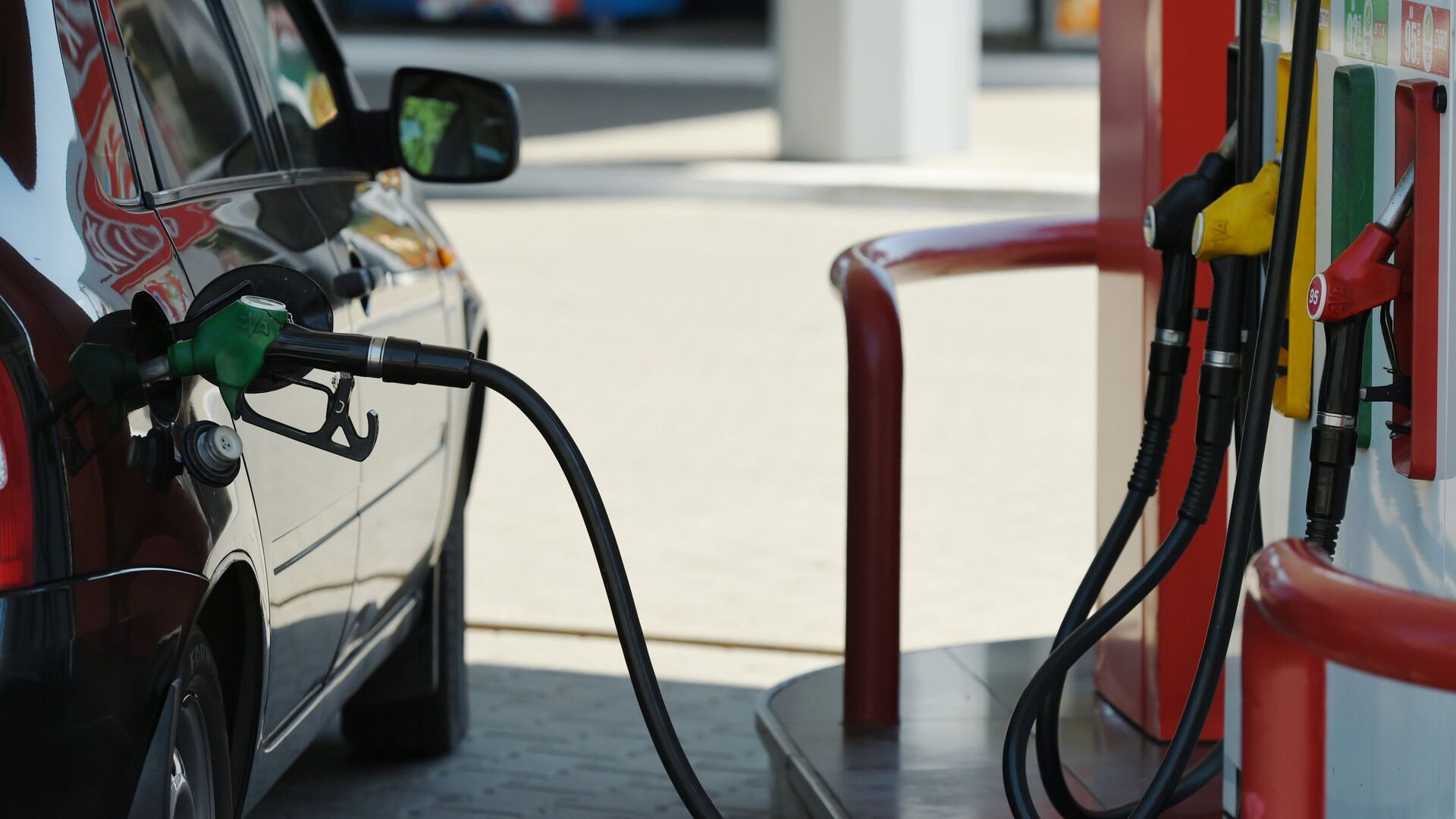 Поэтапное спасение от заторов: какие заправки «Балтнефти» открыли двери для простых жителей