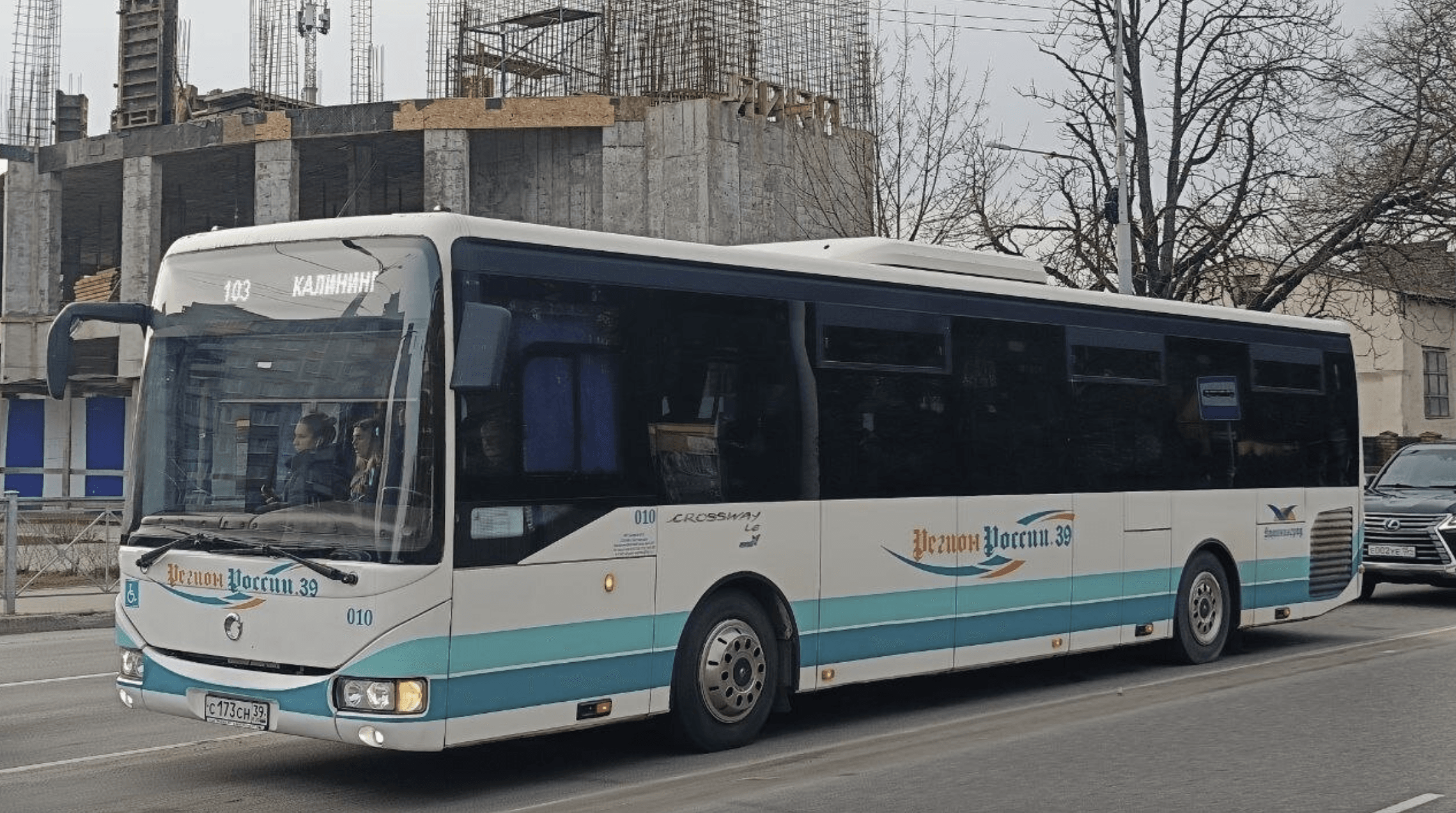 Пассажирский автобус №103 вспыхнул на остановке