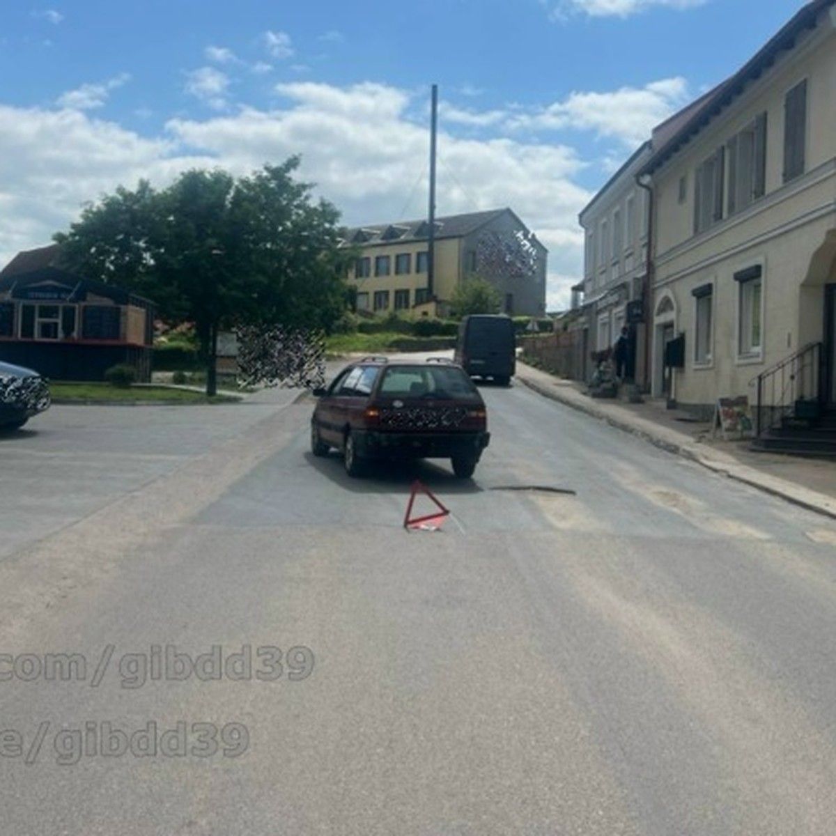 10-летняя девочка на велосипеде попала под колеса автомобиля в Калининградской области: ребенок госпитализирован