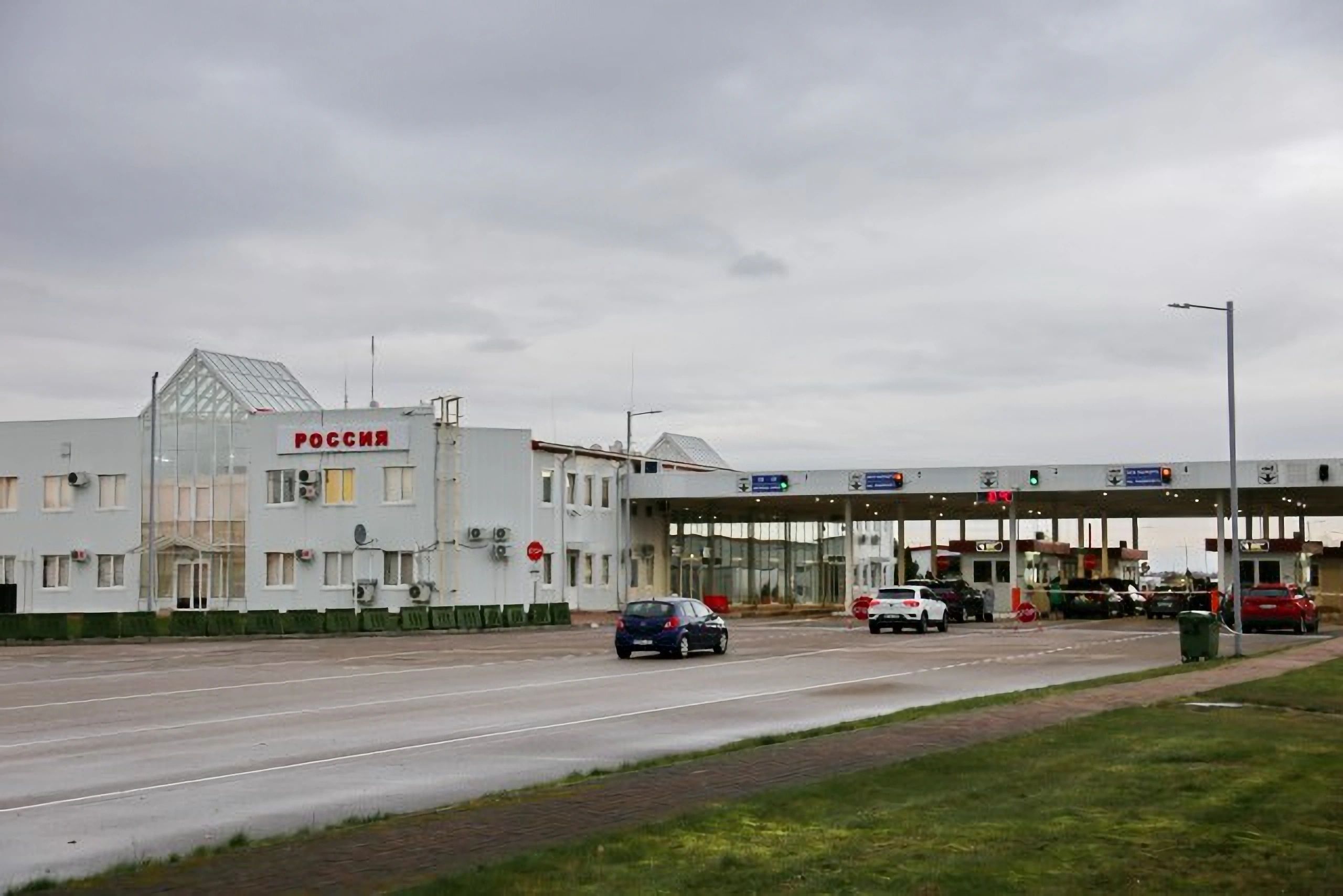 На границе с Польшей готовятся к автомобильному нашествию