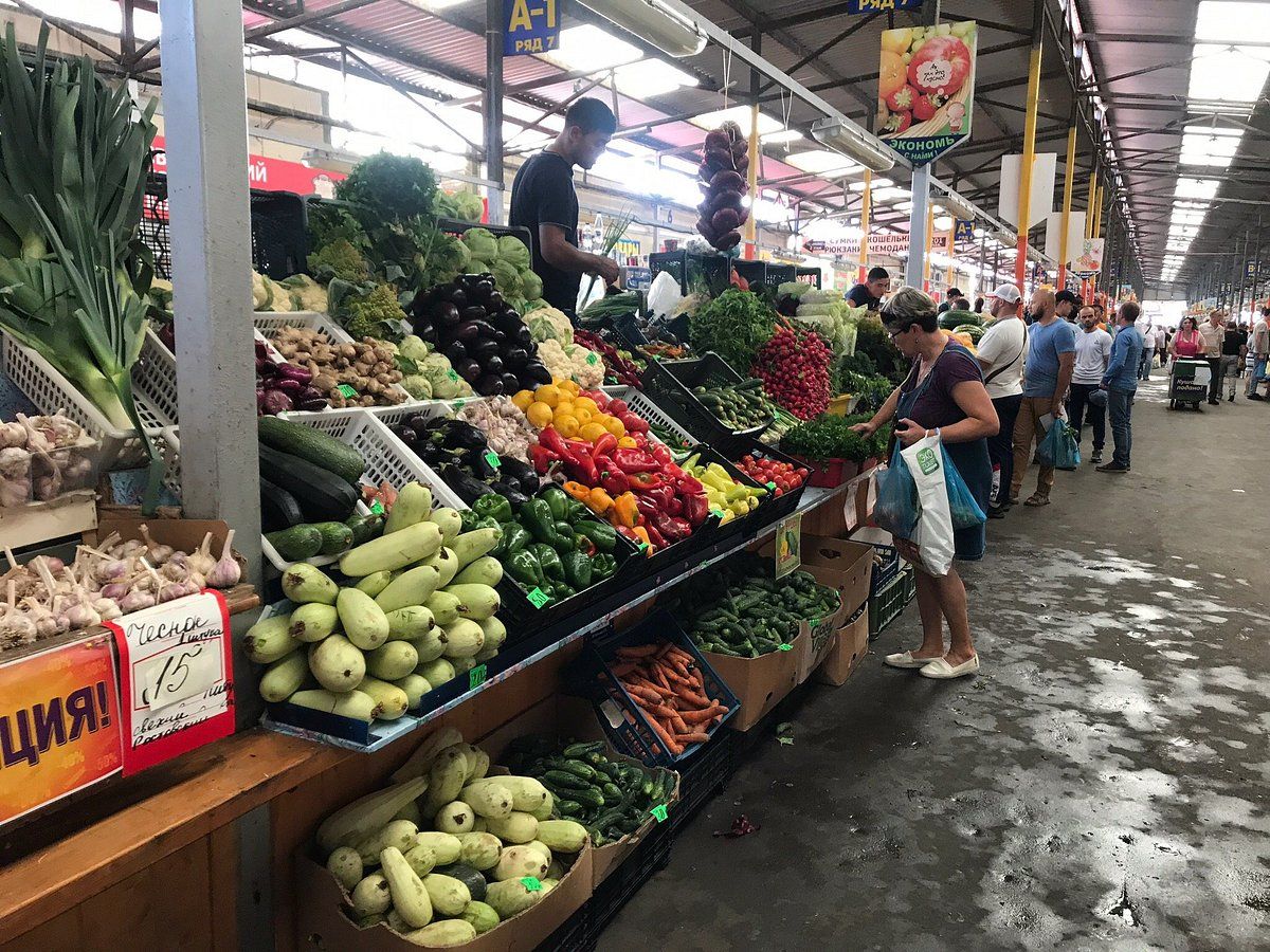 Роспотребнадзор предупредил жителей Калининграда об опасности покупки продуктов на стихийных рынках
